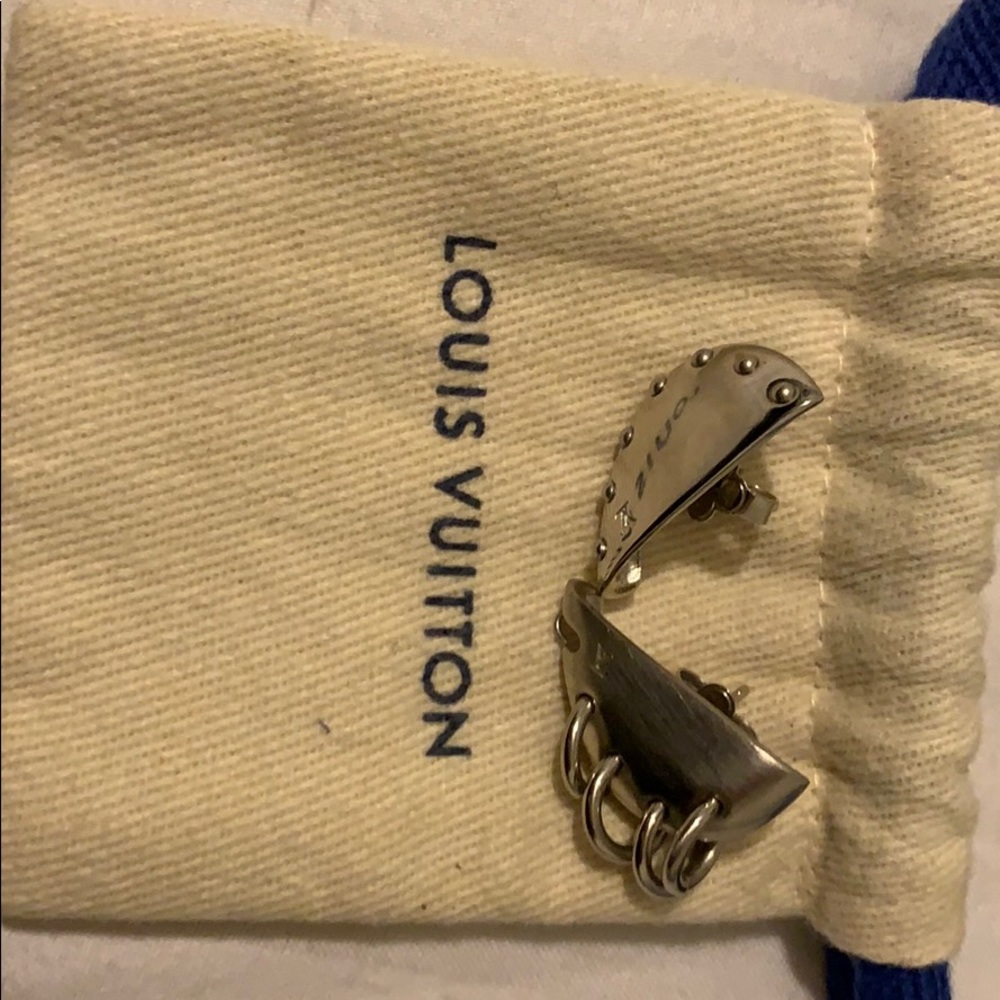 Louis vitton earrings silver 100% authentic